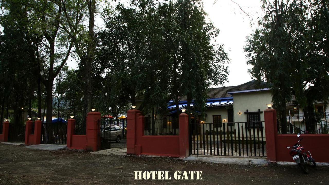 Hotel Girija Khandāla Екстериор снимка